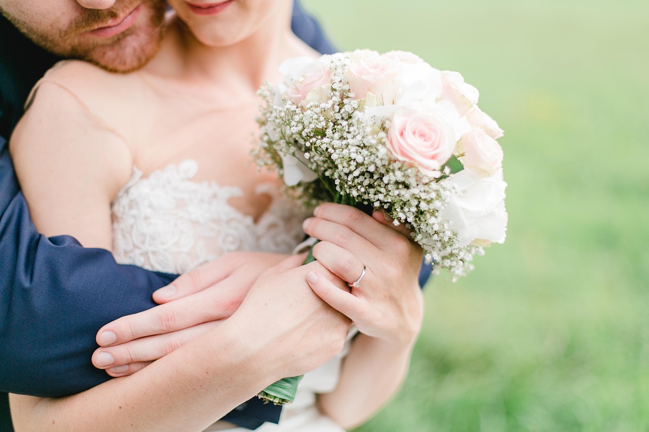 Pacific Northwest wedding ceremony candid photograph