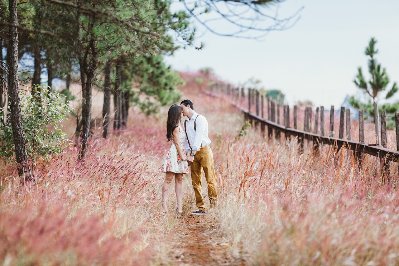 Columbia Gorge elopement photography couple
