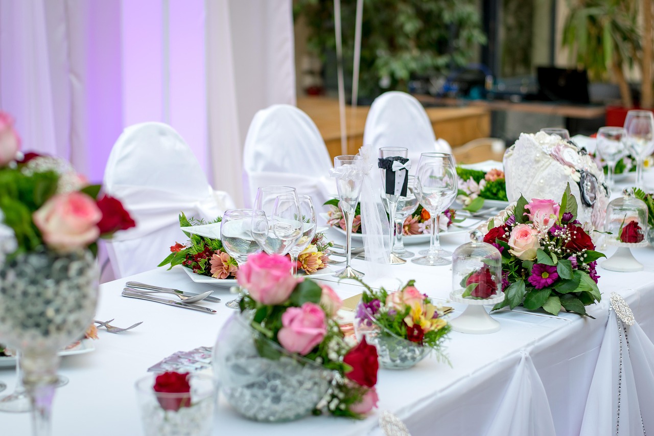 Pacific Northwest wedding reception candid